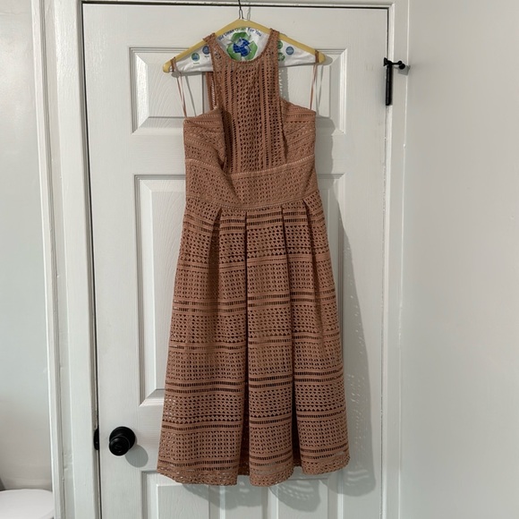 Ministry of Style Midi Dress - Picture 3 of 4